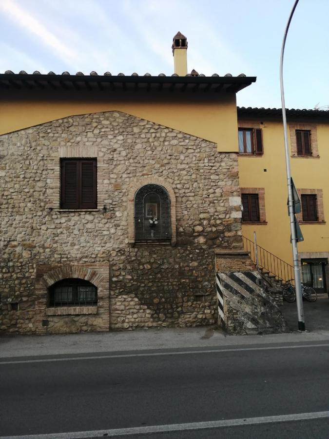 Sulle Orme Di Francesco Appartamento Blu Bastia Umbra Buitenkant foto